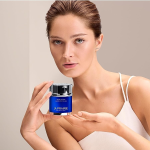 Marc Jacobs Perfect Eau de Parfum – Floral Women’s Perfume – With Notes of Rhubarb, Daffodil, Almond Milk & Cashmeran